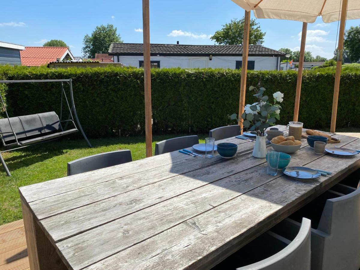 Rustig Liggend Chalet Op Recreatiepark De Rhederlaagse Meren Villa Lathum Exterior photo